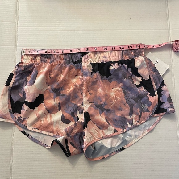 NWT Cute Floral Athletic Shorts - Picture 9 of 12